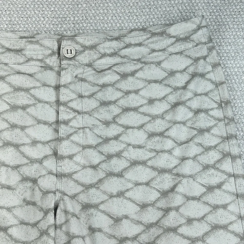 Huk Shorts Men's Size 38 Pursuit Scaled Dye Boardshort Gray Performance Fishing